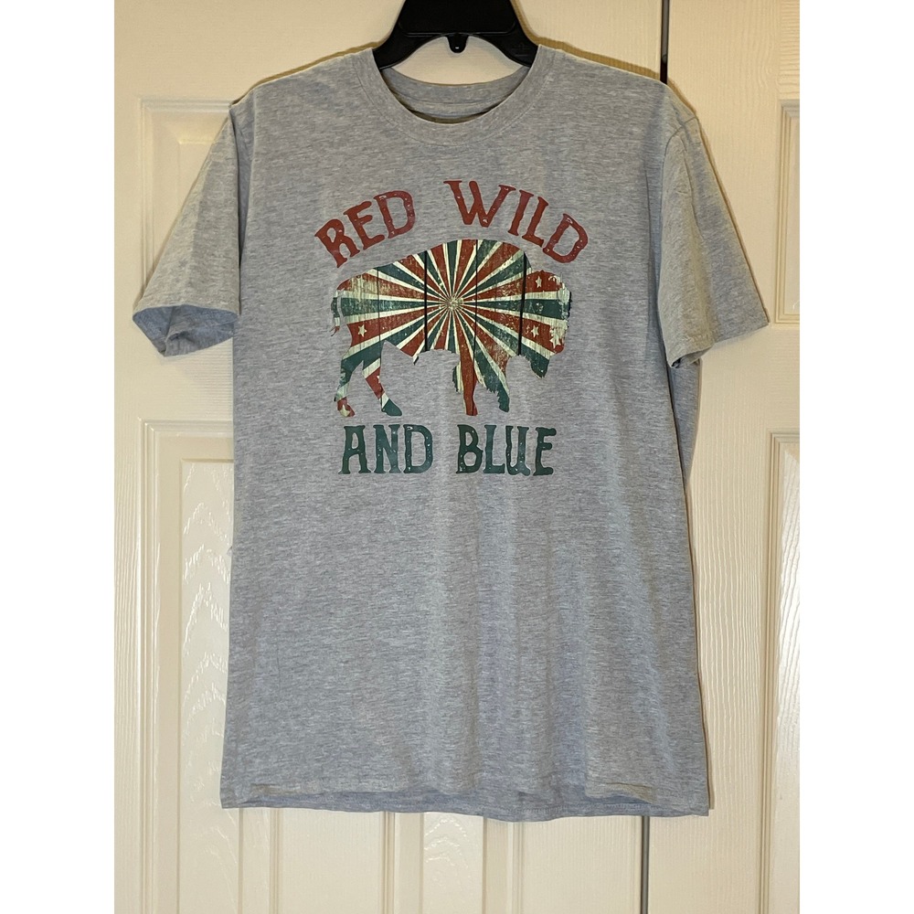 Custom Graphic Tee Women Medium Gray NWOT Red‎ Wild and Blue Bison Patriotic